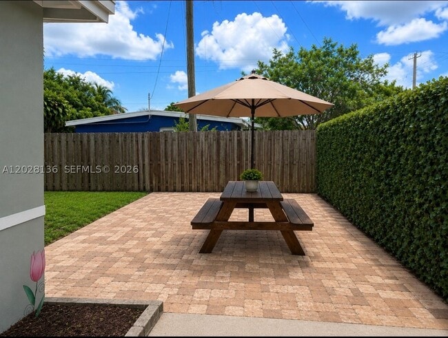 Photo - 810 NE 3rd Ave
