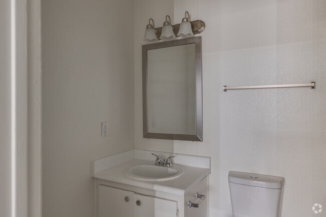 1BR, 1BA - 620SF - Bathroom