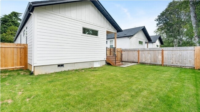 Photo - 205 W Harriman St