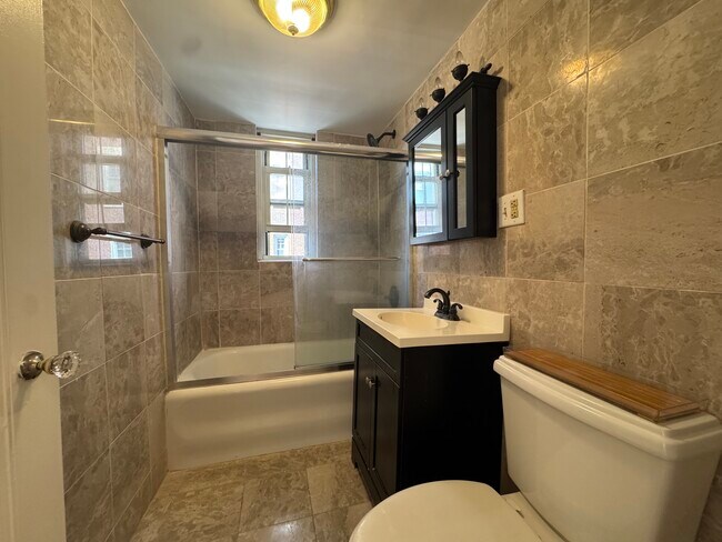 1450 Beacon St Unidad 402