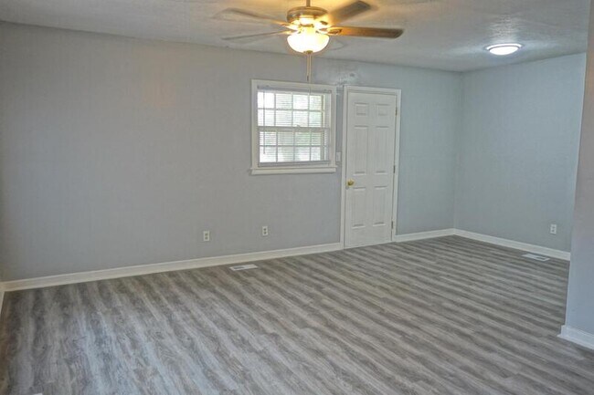 Photo - 3202 Berkley St SW