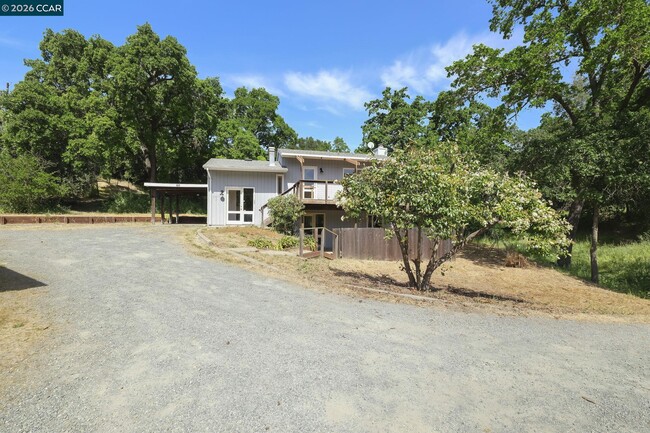 Photo - 165 Topaz Ln