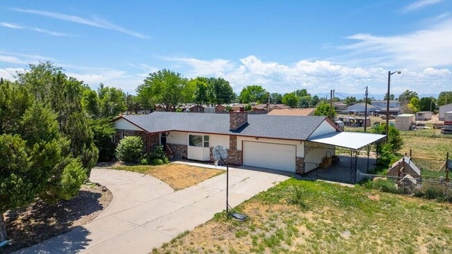 Photo - 981 Tamarack Cir