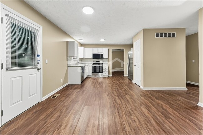 6714 Midnight Sun Dr