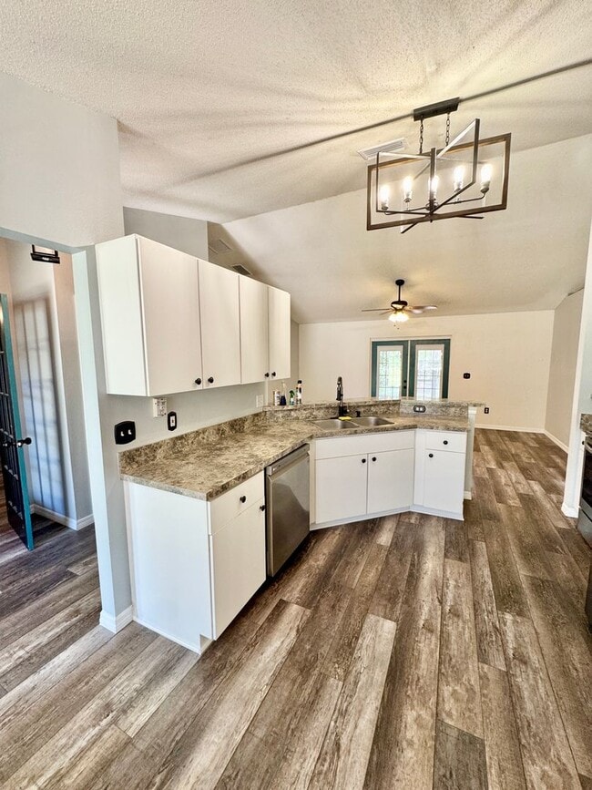 Photo - Spacious 3 Bedroom 2 Bath home, close to lake Minneola and Downtown Clermont