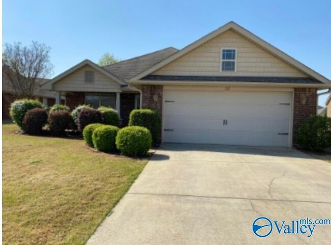 Photo - 212 Grantham Cir House