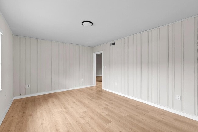 Photo - 725 40th Pl