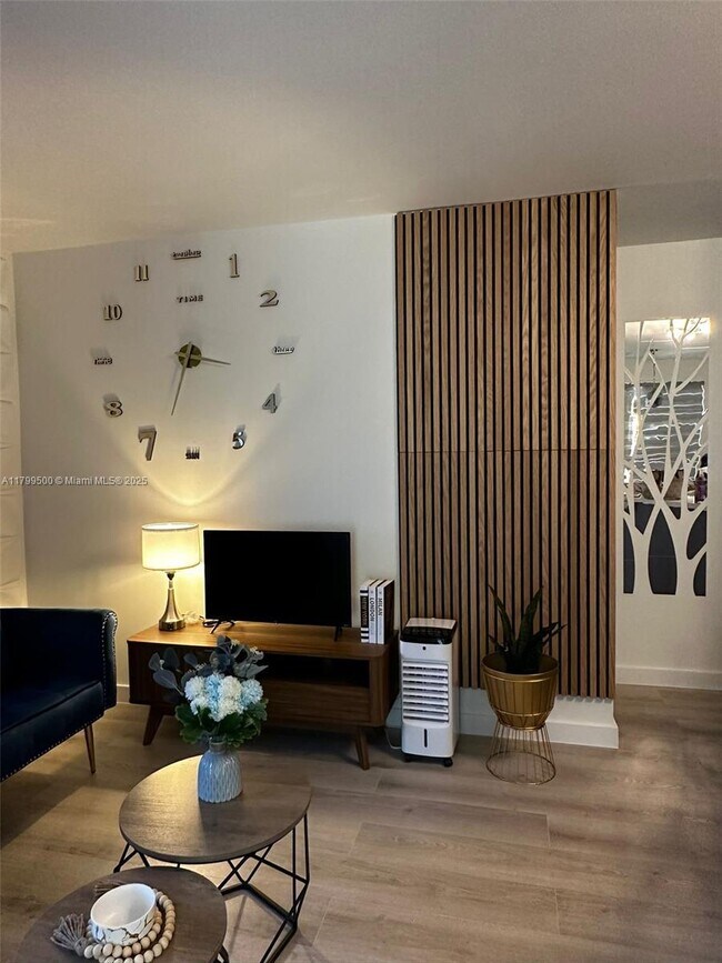 Photo - 2624 NE 30th Pl Unidad 101B