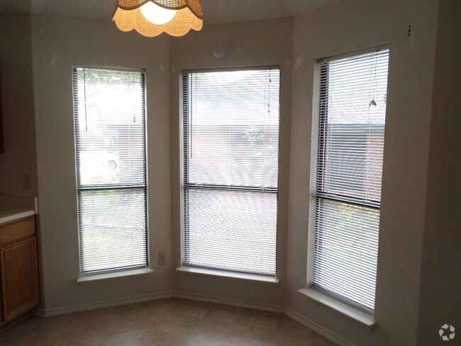 Building Photo - 2013 Sundown Dr Rental