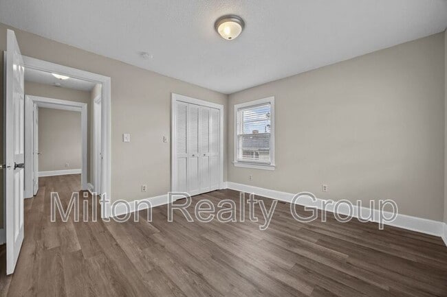 Building Photo - 204 McNeil St