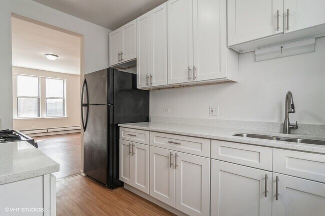 Photo - 3221 W Diversey Ave