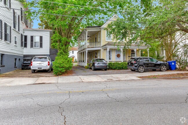 Building Photo - Renovated Downtown Unit Rental