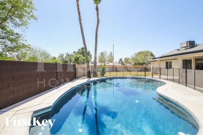 Photo - 4237 W Grovers Ave