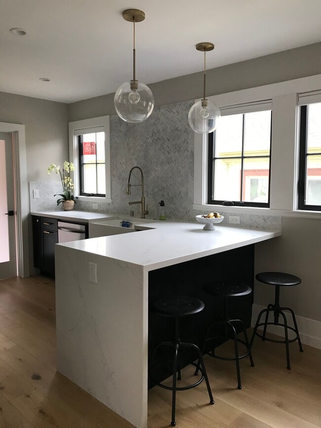 Photo - 861 Aileen St