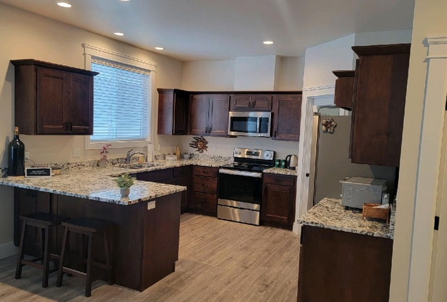 Photo - 1550 N Western Ave