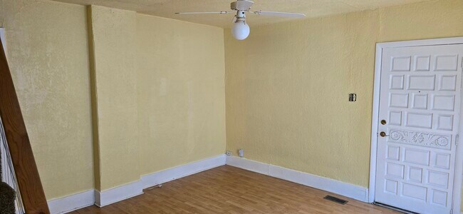 Sala de estar - 534 Windsor St E Unidad N