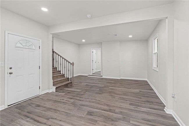 Photo - 94 Crumley St SE