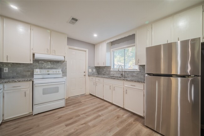 Photo - 1727 Jones St