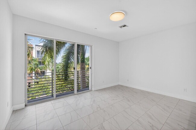 Photo - 1044 NE 18th Ave Unit 203