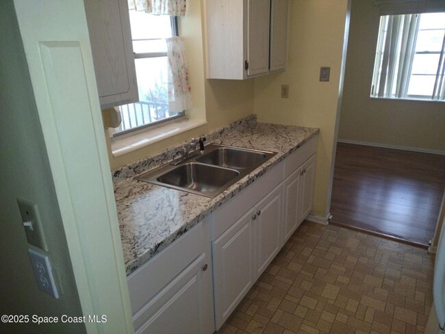 Photo - 190 E Olmstead Dr