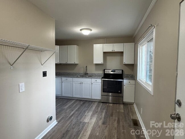 Photo - 323 N Flint St