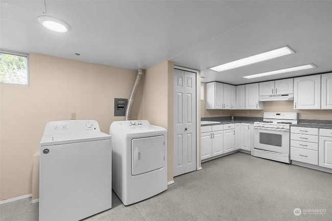 Photo - 2504 Bridgeport Way W Unit B