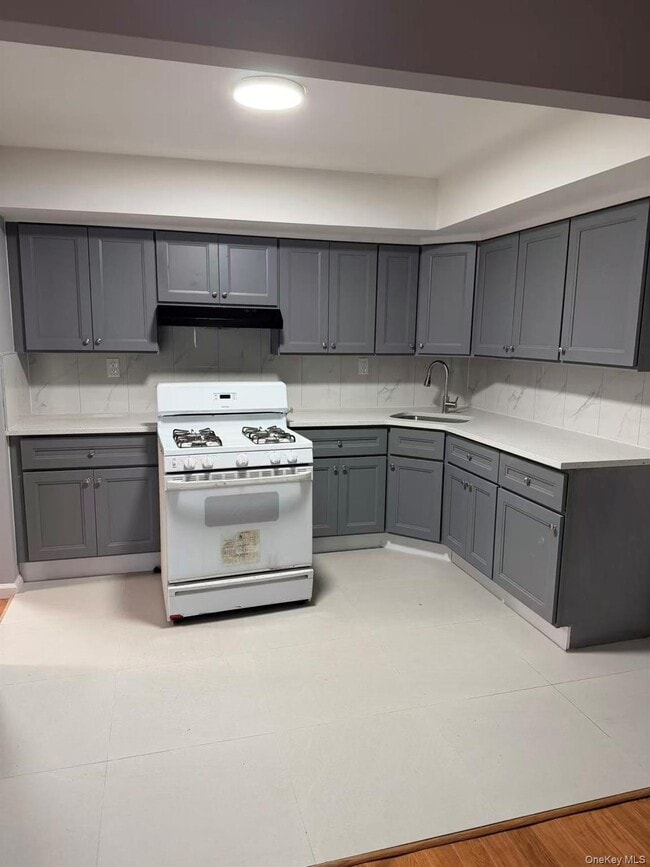 Building Photo - 42-41 65th St Unit 2FL