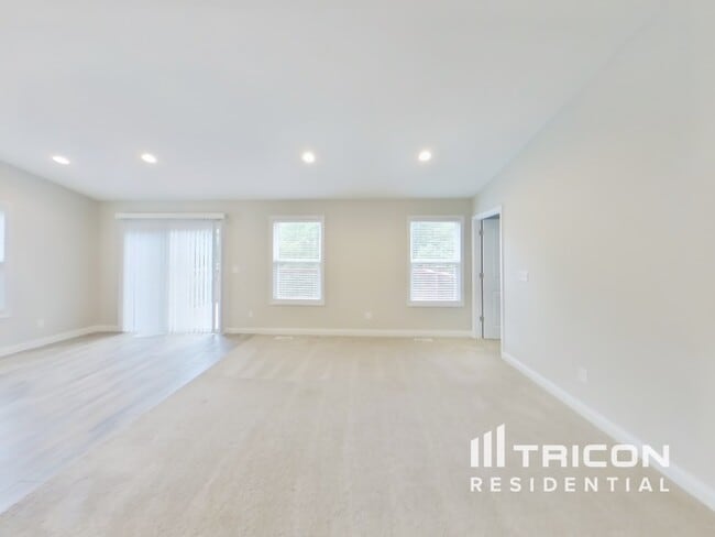 Photo - 48 Huntleigh Park Ct