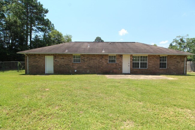 Photo - 3/2 Northwest Pensacola brick home with ga...