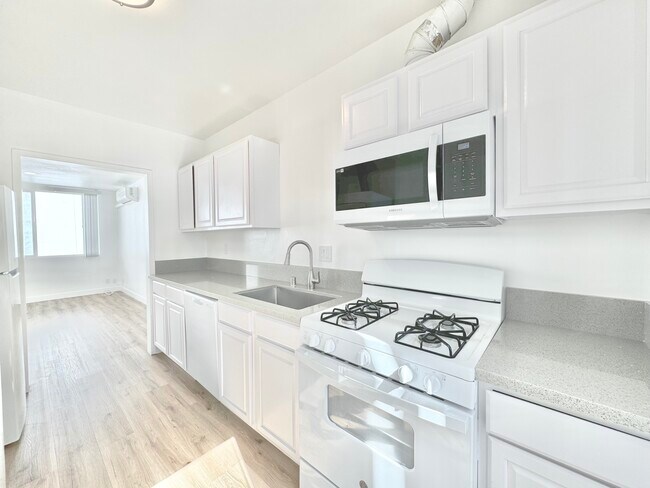 Photo - 1435 N Curson Ave