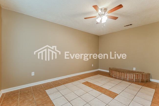 Photo - 205 Larado Dr