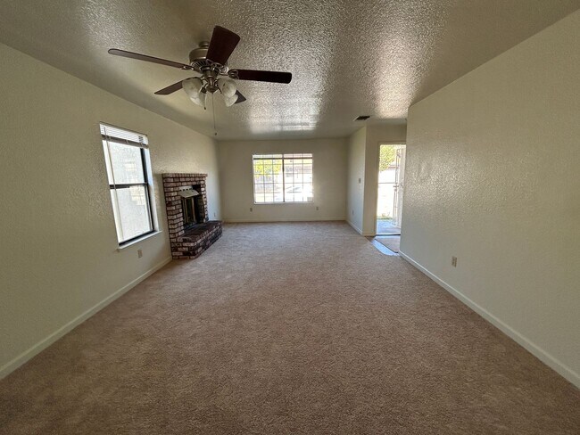 Photo - 1535 Springville Wy