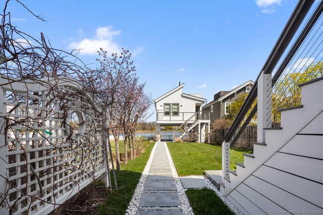 11 Old Mill Rd