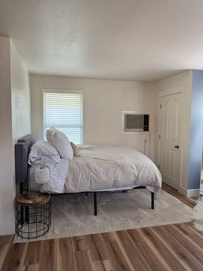 Photo - 1830 Roth St Apartment Unit B