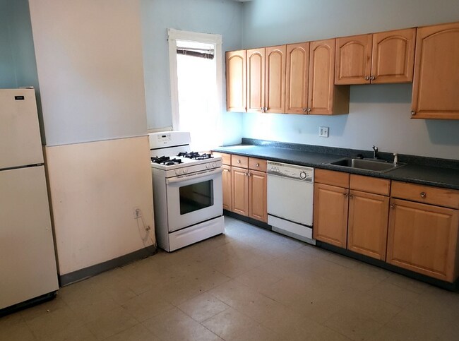 Building Photo - 348 Faneuil St Unit 2 Rental
