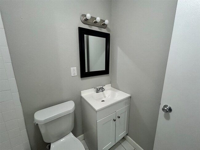 Building Photo - 425 Emerson St