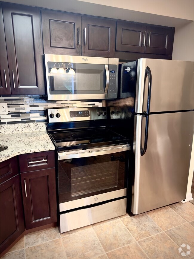 Building Photo - 1001 Berwyck Ct Unit 1001 Rental