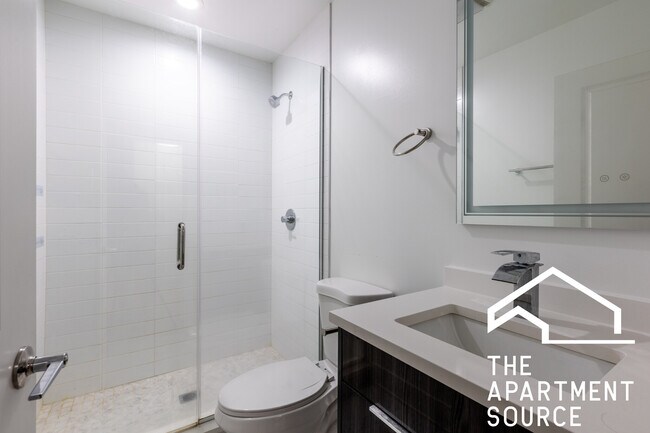 Photo - 1857 N Whipple St Unidad 2A