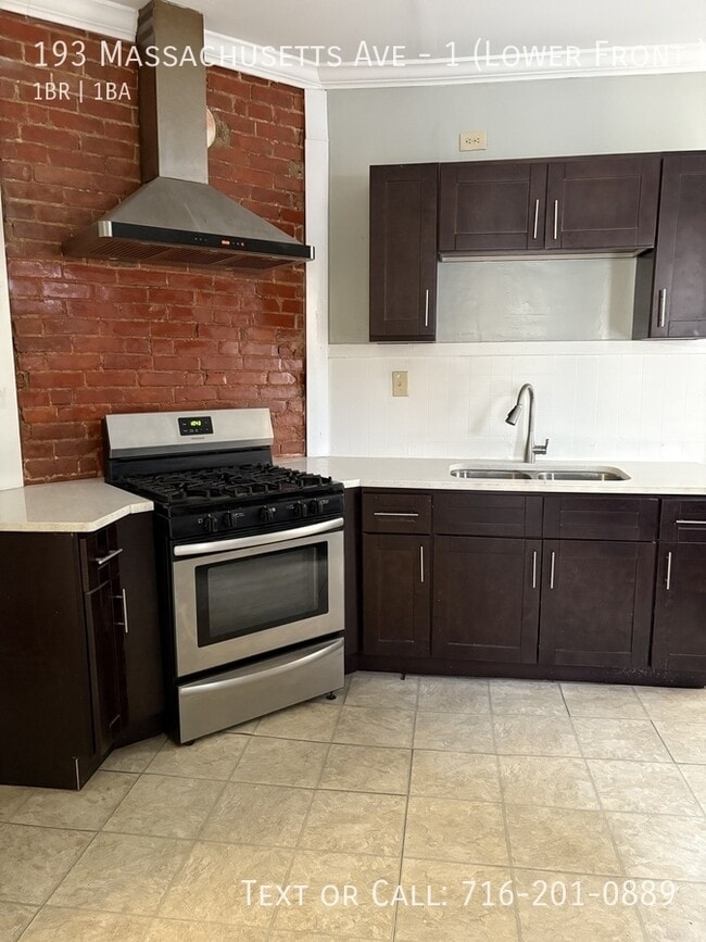 Building Photo - 193 Massachusetts Ave Unit 1 (Lower Front )