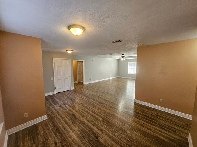 Photo - 2018 Hickory Dr