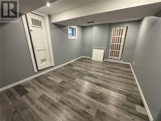 Photo - Spacious 2.5 Bed / 1 Bath Detached Home in...