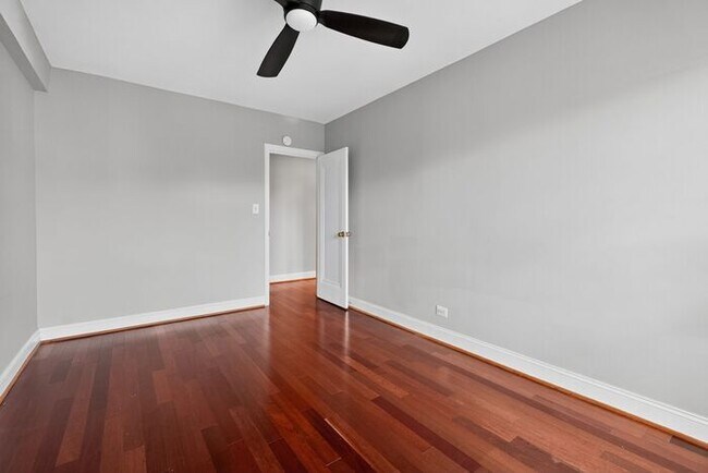 Photo - 2100 19th St NW Unit 402