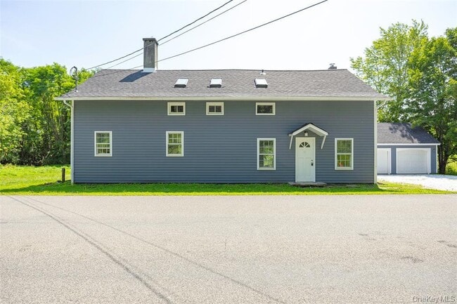 Photo - 12 State Line Rd