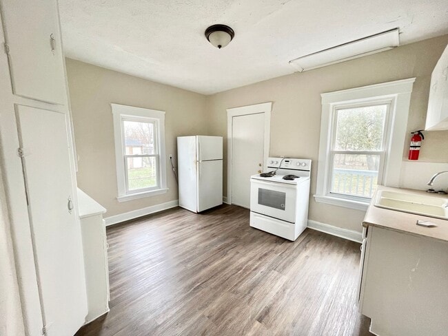 Building Photo - 1730-1730 E 30th St Unit 1730