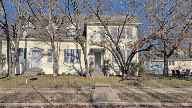121 W Moore St Unit 827 S Crockett - 121 W Moore St - Unit 201