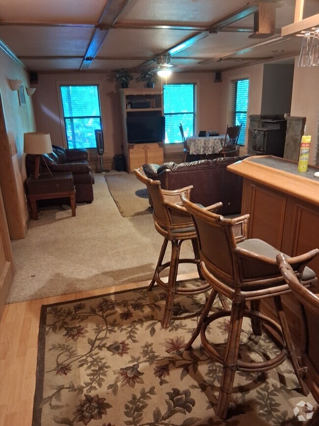 Building Photo - 8024 Cedar Dr Unit Ground floor Apt