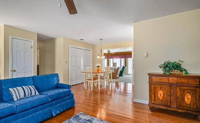 Photo - 44 Pocahontas Dr