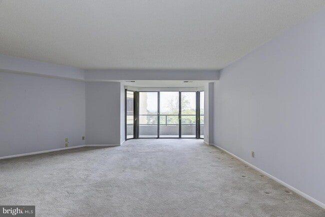Photo - 1600 N Oak St Unit 207
