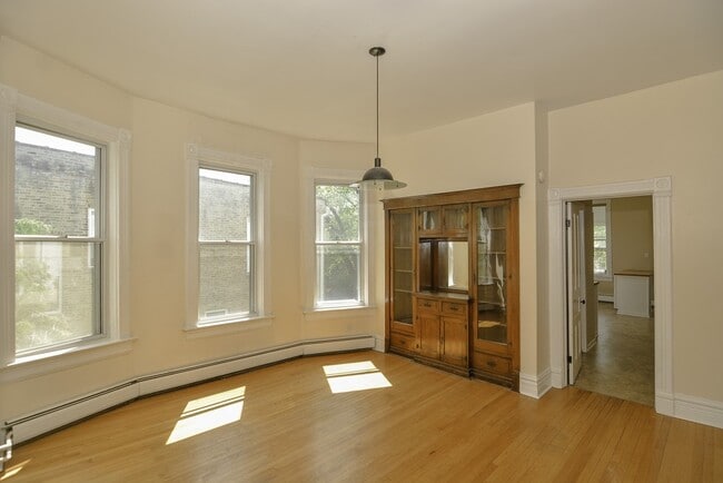 Building Photo - 1437 W Warner Ave Unit J05P