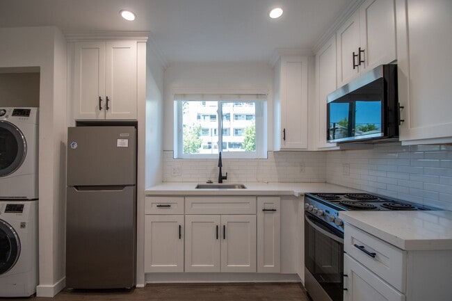 Photo - 5340 Whitsett Ave Unit 10